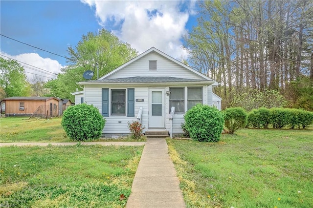 bungalow featuring entry steps and a front yard