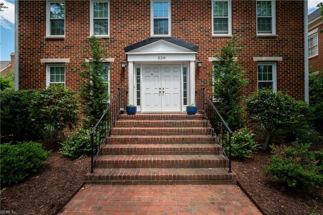 338 W Olney Rd, Norfolk, VA 23507 - view of exterior entry with brick siding