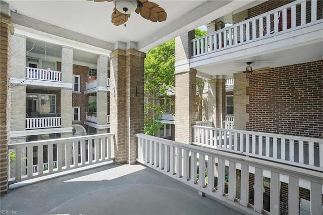 balcony featuring a ceiling fan