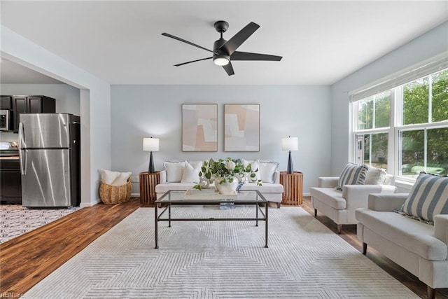 703 Lakeview Cv, Smithfield, VA 23430 - living room featuring light wood-type flooring, a ceiling fan, and baseboards