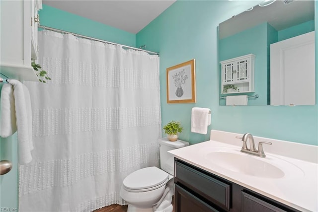 703 Lakeview Cv, Smithfield, VA 23430 - full bathroom with vanity, toilet, and a shower with curtain