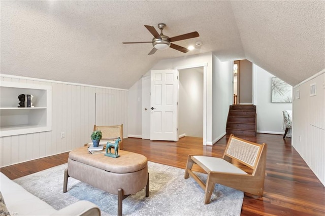 1276 Hebden Cv, Virginia Beach, VA 23452 - living area featuring a textured ceiling, wood finished floors, ceiling fan, vaulted ceiling, and baseboards