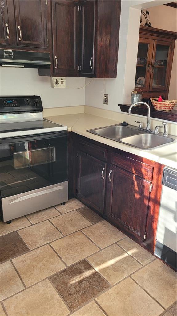 kitchen with electric range oven, under cabinet range hood, a sink, light countertops, and dishwasher