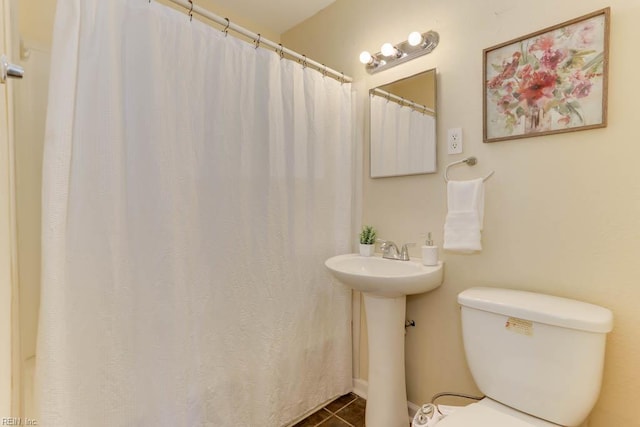 903 Bethel Rd, Chesapeake, VA 23324 - full bath featuring toilet, tile patterned flooring, and a sink