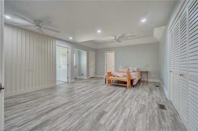 bedroom featuring light wood-style flooring, baseboards, recessed lighting, and a ceiling fan