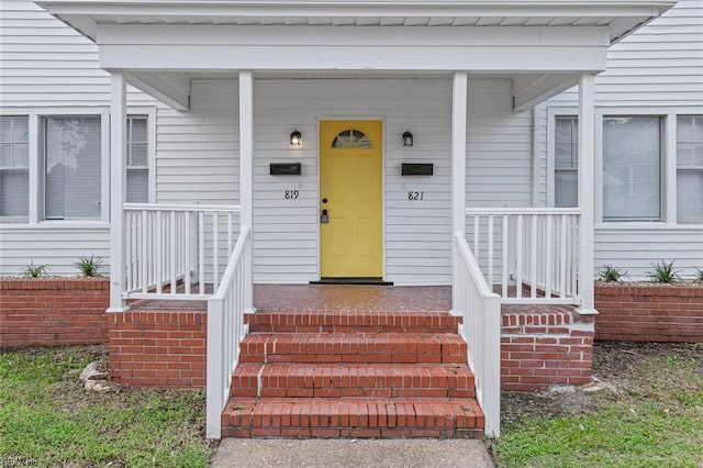 819 Lincoln St, Portsmouth, VA 23704 - entrance to property featuring covered porch