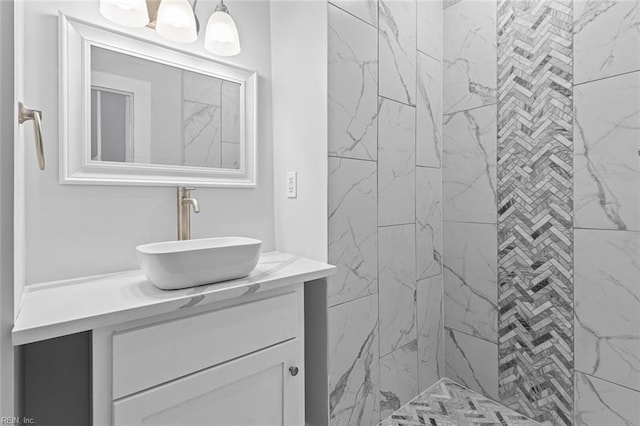 819 Lincoln St, Portsmouth, VA 23704 - full bath with vanity and tiled shower