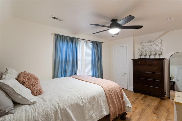 bedroom featuring light wood finished floors and ceiling fan