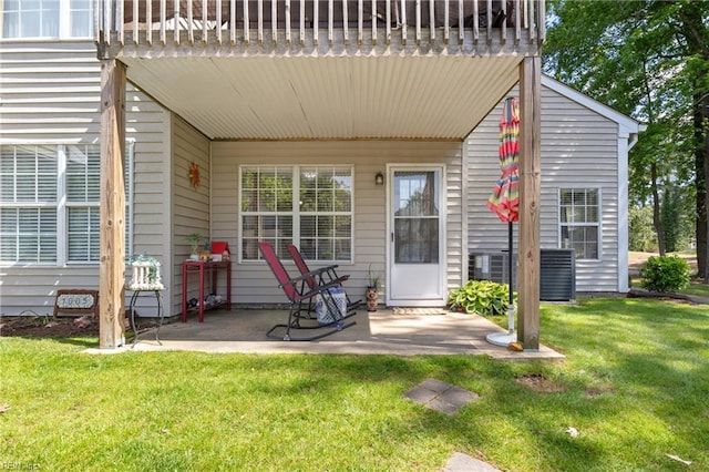 1005 Villas Ct, Virginia Beach, VA 23456 - property entrance featuring a patio and a yard