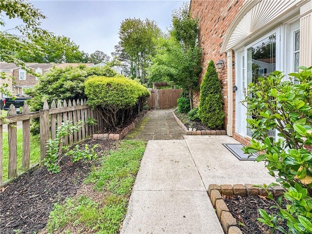 634 Biltmore Dr, Virginia Beach, VA 23454 - view of fenced backyard