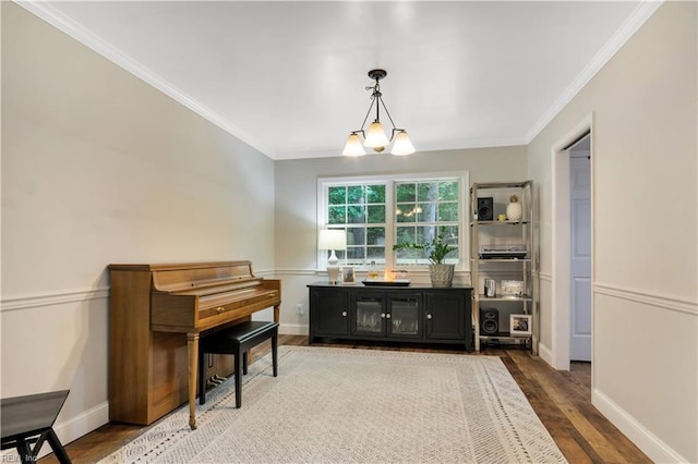 6 Hastings Ln, Williamsburg, VA 23188 - sitting room with wood finished floors, ornamental molding, and baseboards