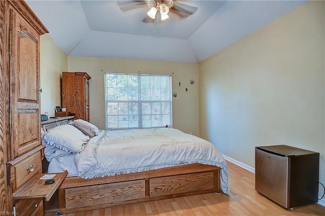 841 Masters Trl, Newport News, VA 23602 - bedroom with refrigerator, light wood-style floors, baseboards, vaulted ceiling, and a ceiling fan