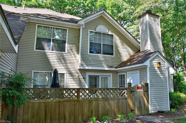841 Masters Trl, Newport News, VA 23602 - view of front of house featuring a chimney and fence