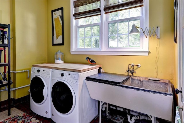 21 Westover Rd, Newport News, VA 23601 - laundry room with independent washer and dryer