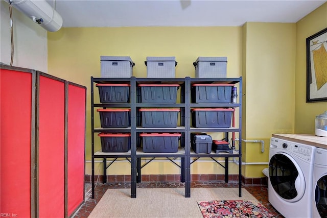 21 Westover Rd, Newport News, VA 23601 - clothes washing area with baseboards and washing machine and clothes dryer