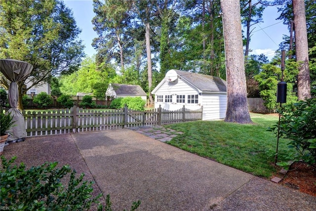 21 Westover Rd, Newport News, VA 23601 - view of yard with an outbuilding