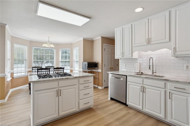 968 Speight Lyons Loop, Chesapeake, VA 23322 - kitchen featuring stainless steel appliances, a sink, a chandelier, ornamental molding, and light wood-style flooring