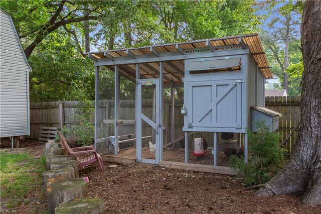 13 Omera Pl, Hampton, VA 23666 - view of poultry coop featuring fence