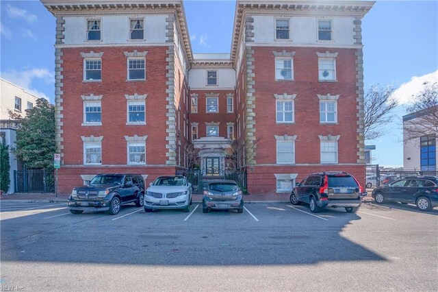 429 York St W Unit 2B, Norfolk, VA 23510 - view of building exterior featuring uncovered parking
