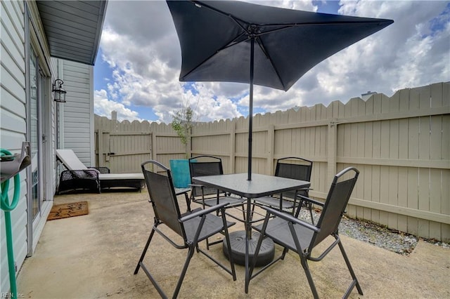 100 Castilian Dr, Virginia Beach, VA 23462 - view of patio with outdoor dining space and fence