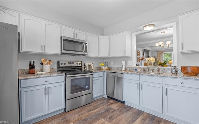 8 Riverview Ct, Suffolk, VA 23434 - kitchen with stainless steel appliances, a sink, white cabinetry, a chandelier, and dark wood finished floors