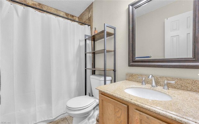 187 N Hunt Club Run, Newport News, VA 23608 - bathroom featuring toilet, vanity, curtained shower, and a textured ceiling
