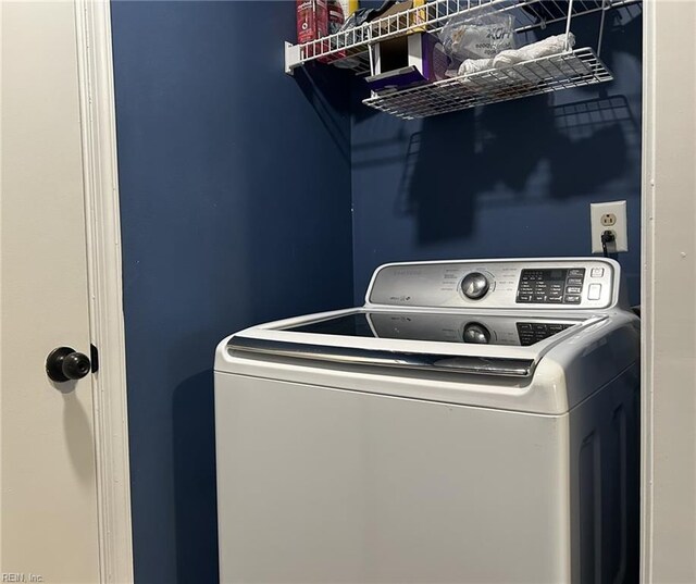 5049 Heathglen Cir, Virginia Beach, VA 23456 - laundry area with washer / dryer