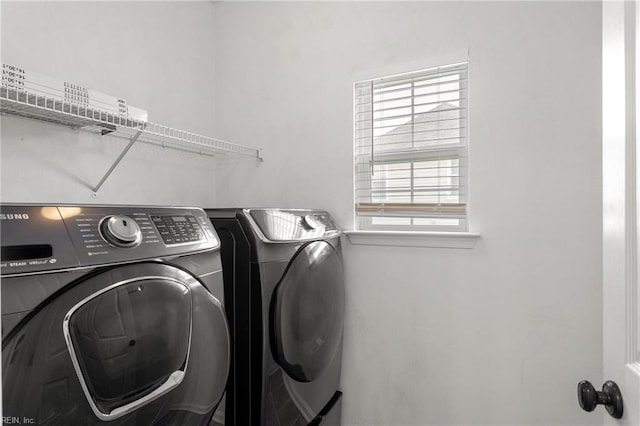 washroom featuring washing machine and clothes dryer