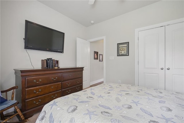 bedroom with a closet and a ceiling fan
