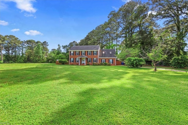 view of front of home featuring a front yard