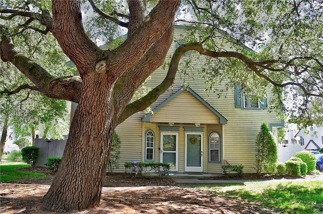 5120 Bardith Cir, Virginia Beach, VA 23455 - view of front facade featuring fence