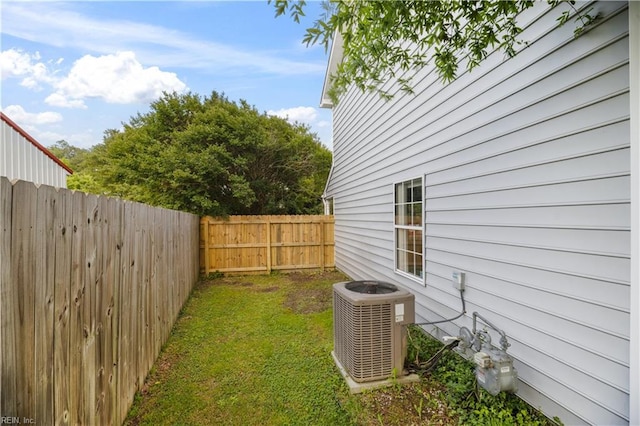 view of yard featuring cooling unit