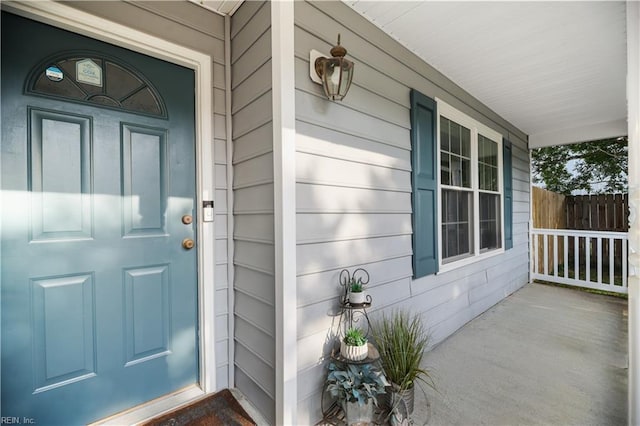 entrance to property featuring covered porch
