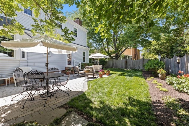 view of yard with a patio