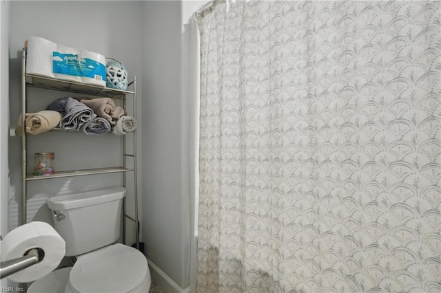 full bathroom with toilet and a shower with curtain