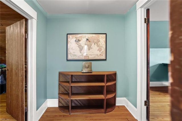 226 Lucile Ave, Norfolk, VA 23504 - hall featuring wood finished floors and baseboards