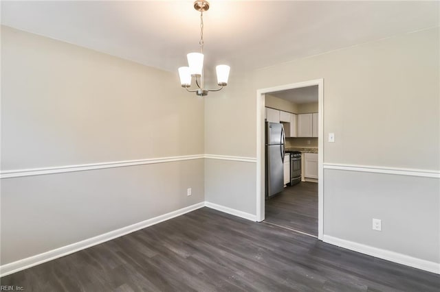 3609 Ithaca Trl, Suffolk, VA 23435 - unfurnished room with a chandelier, baseboards, and dark wood finished floors