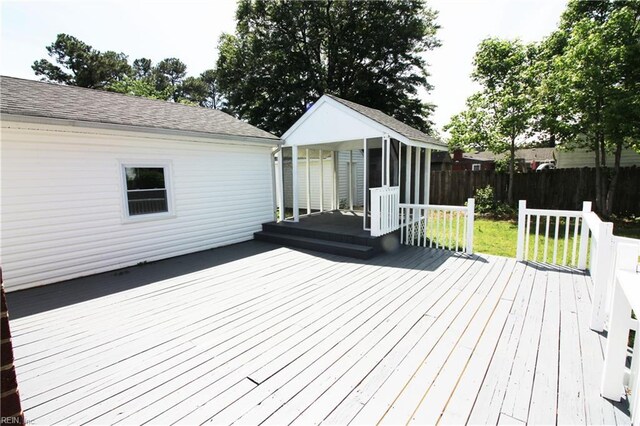 808 Williams Ave, Chesapeake, VA 23323 - deck with fence and an outdoor structure