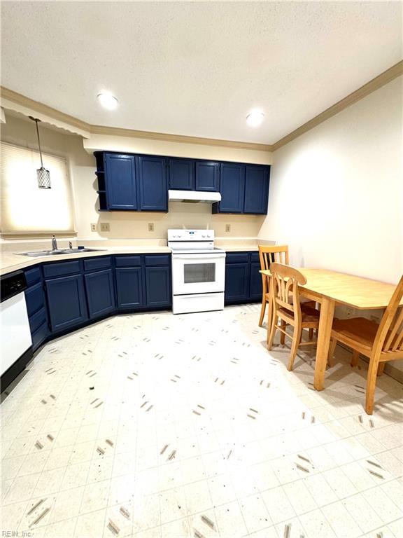 121 Monarch Glade, Yorktown, VA 23692 - kitchen featuring white appliances, under cabinet range hood, a sink, blue cabinetry, and crown molding