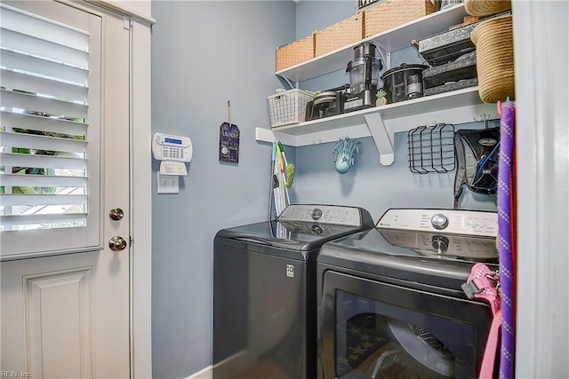 9527 24th Bay St, Norfolk, VA 23518 - laundry room with independent washer and dryer