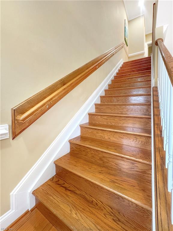 564 Riverside Dr, Lancaster, VA 22503 - view of stairs