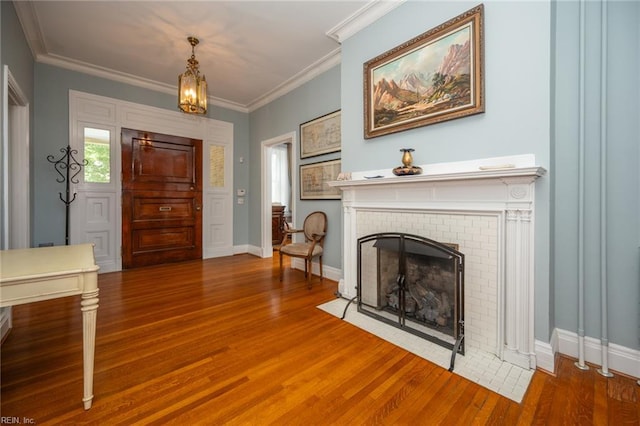 502 Pembroke Ave, Norfolk, VA 23507 - foyer entrance with wood finished floors, a fireplace, ornamental molding, a chandelier, and baseboards