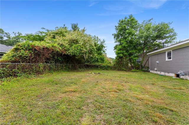 1304 Woodcrest Dr, Hampton, VA 23663 - view of yard