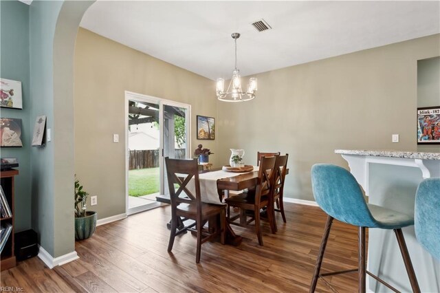 825 Wyemouth Dr, Newport News, VA 23602 - dining area featuring wood finished floors, baseboards, a chandelier, and arched walkways