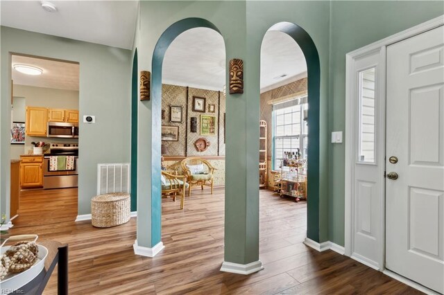 825 Wyemouth Dr, Newport News, VA 23602 - foyer entrance with arched walkways, baseboards, wood finished floors, and wallpapered walls