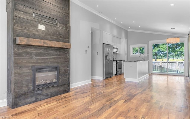147 Ransone St, Hampton, VA 23669 - kitchen with stainless steel appliances, light wood-style flooring, crown molding, white cabinets, and baseboards