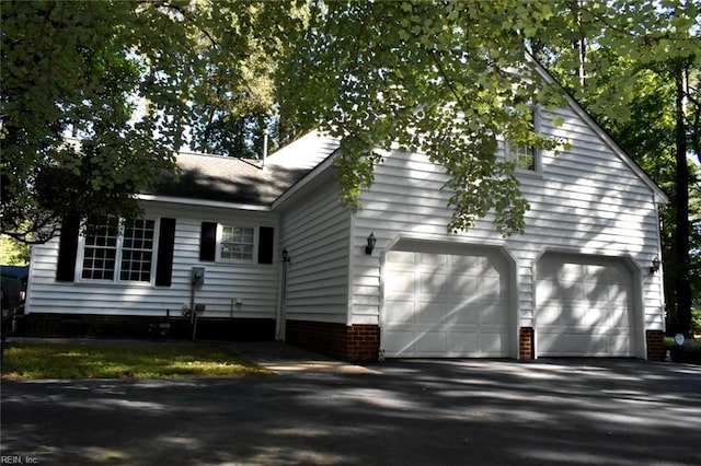 535 Piney Point Rd, Yorktown, VA 23692 - view of side of home featuring driveway