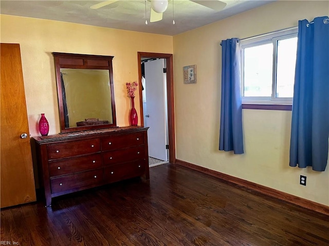 bedroom with dark wood-style flooring, baseboards, and a ceiling fan