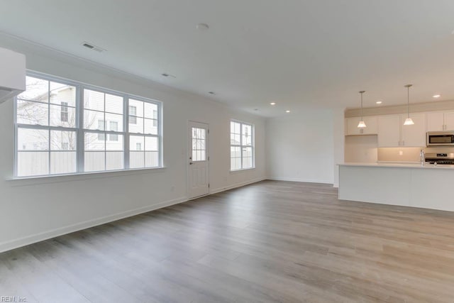 905 Cooper Ln, Chesapeake, VA 23320 - unfurnished living room featuring light wood-style floors, recessed lighting, and baseboards