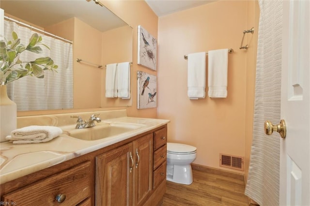 611 Windemere Rd, Newport News, VA 23602 - bathroom featuring wood finished floors, toilet, vanity, and baseboards